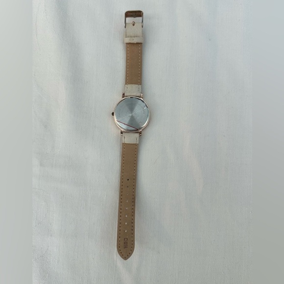 🎉Nanette Wristwatch - Cream Straps. Needs Battery Replacement - Picture 2 of 4